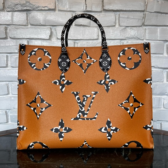 Louis Vuitton Handbags - Louis Vuitton Monogram Giant Jungle Onthego GM